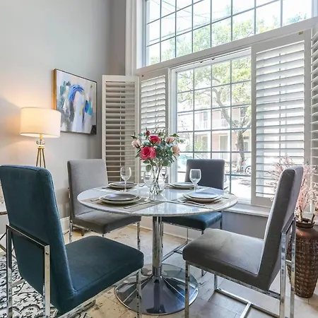 Hosteeva Modern Condo Near Magazine St & Close To Fq